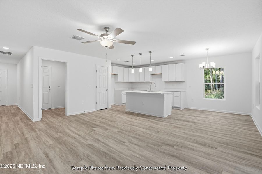 Spacious, unfurnished interior of a new home in , Green Cove Springs (Image 6).