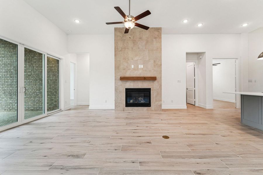 Spacious, unfurnished interior of a new home in Kresston, Montgomery (Image 24).