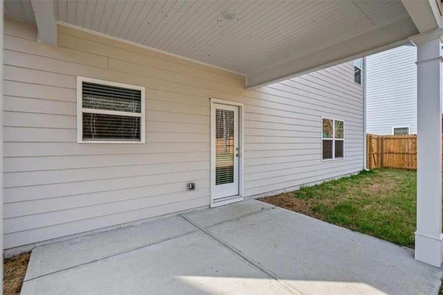 Exterior details and patio area of a home in Emerald Oaks Estates, Rome (Image 24).