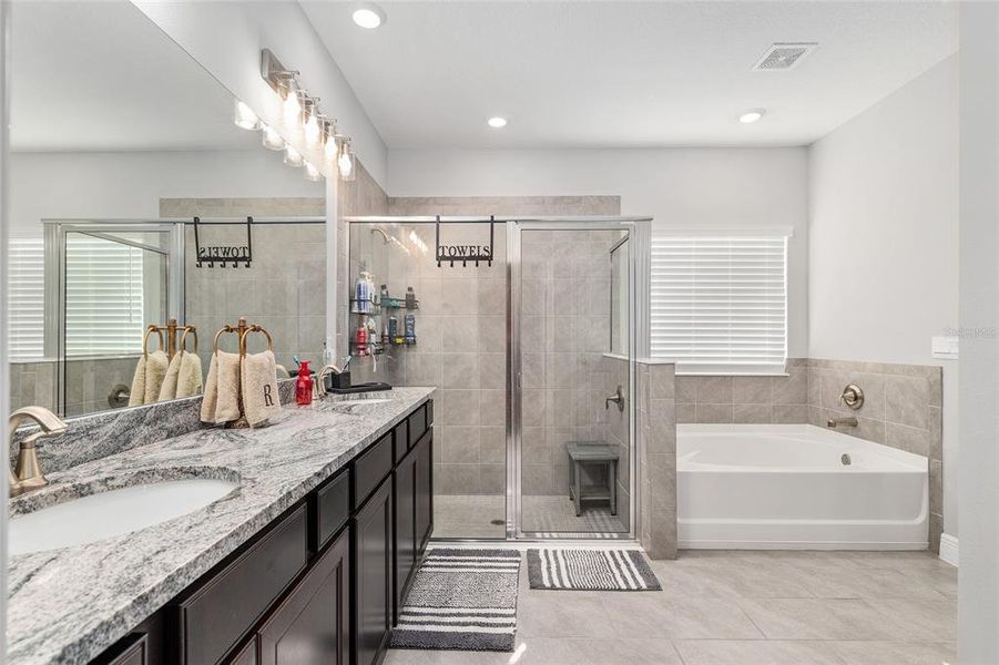 Furnished interior view inside a new home in Finley Woods, Gainesville (Image 20). Furnished interior view inside a new home in Finley Woods, Gainesville (Image 20).