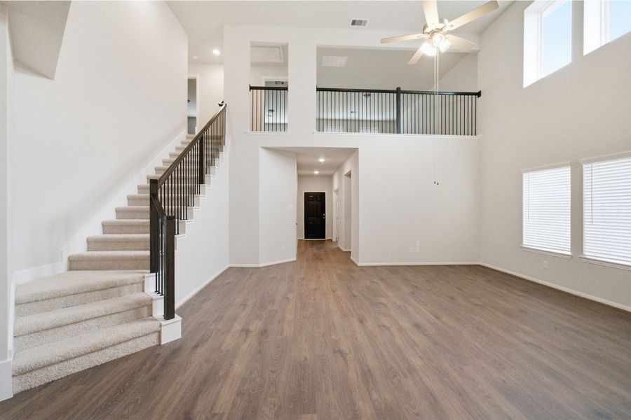 Spacious, unfurnished interior of a new home in Pearlbrook, Texas City (Image 24).