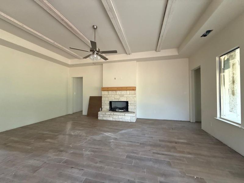Spacious, unfurnished interior of a new home in Oak Grove Addition, Springtown (Image 5).
