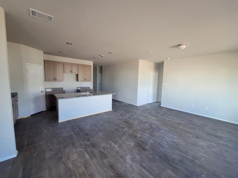 Spacious, unfurnished interior of a new home in Cloverleaf, Austin (Image 17).