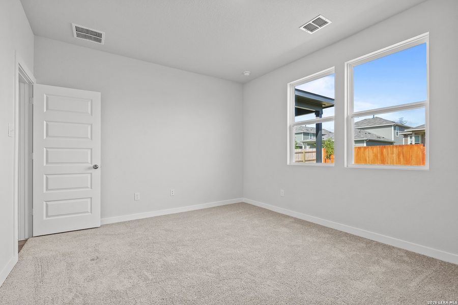 Spacious, unfurnished interior of a new home in Mesa Vista, San Antonio (Image 22).