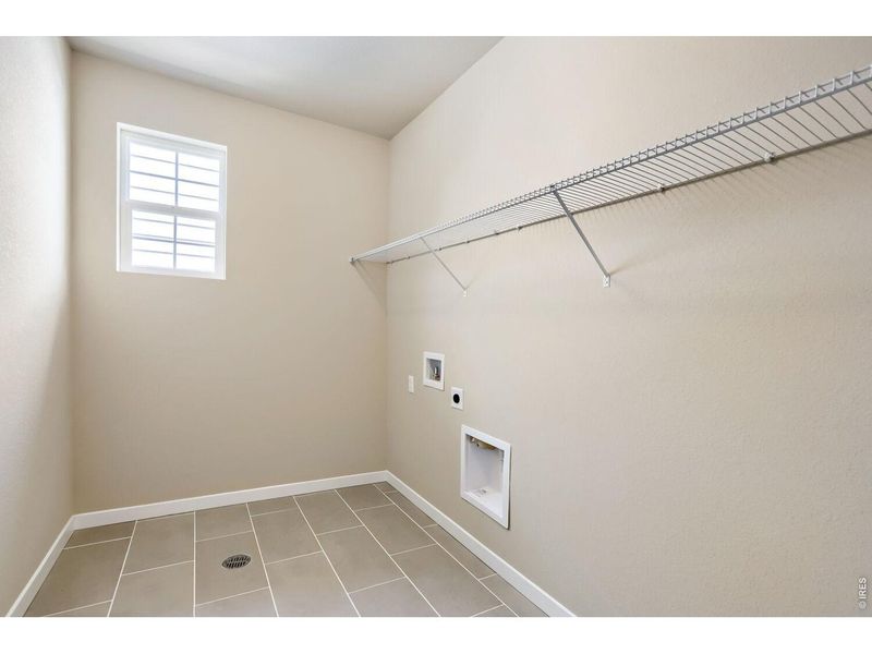 Spacious, unfurnished interior of a new home in Farmstead, Berthoud (Image 21).