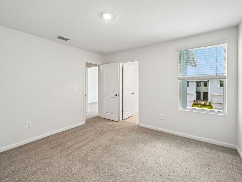 Spacious, unfurnished interior of a new home in Tidewater, Fort Pierce (Image 20).