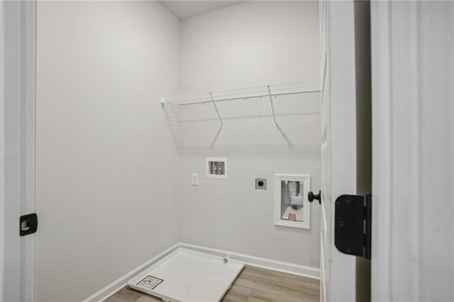 Spacious, unfurnished interior of a new home in Ponderosa Farms Manor, Gainesville (Image 38).