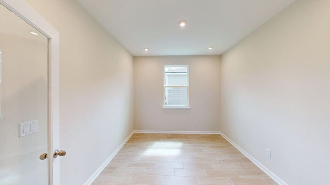 Spacious, unfurnished interior of a new home in Sandridge Hills, Green Cove Springs (Image 12).
