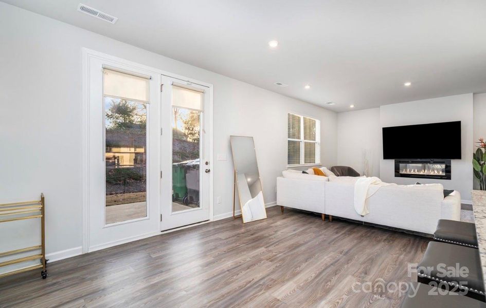 Dining Area Dining Area