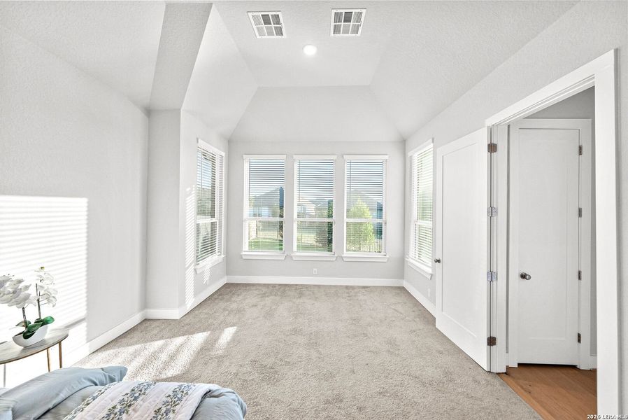 Spacious, unfurnished interior of a new home in Ventana, Bulverde (Image 70).