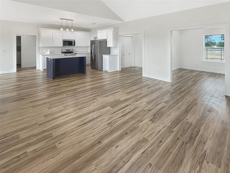 Spacious, unfurnished interior of a new home in , Reno (Image 20).