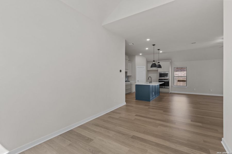 Spacious, unfurnished interior of a new home in Stillwater Ranch, San Antonio (Image 26).