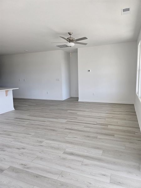 Spacious, unfurnished interior of a new home in Edgefield, Loris (Image 9).