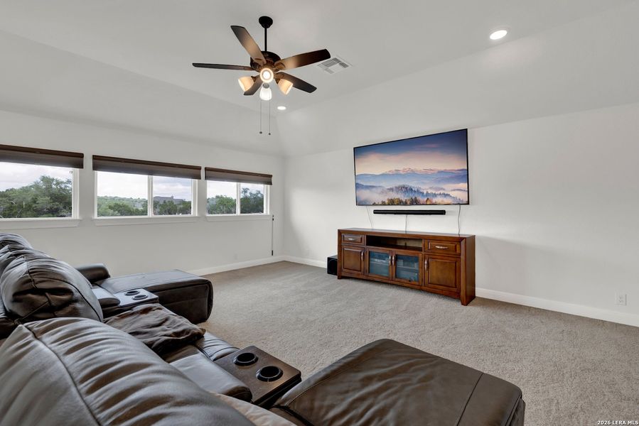 Furnished interior view inside a new home in Waldsanger, New Braunfels (Image 16).