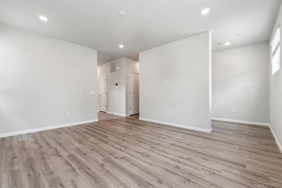 Spacious, unfurnished interior of a new home in Townhome Collection at Grand Vue at Interlocken, Broomfield (Image 15).