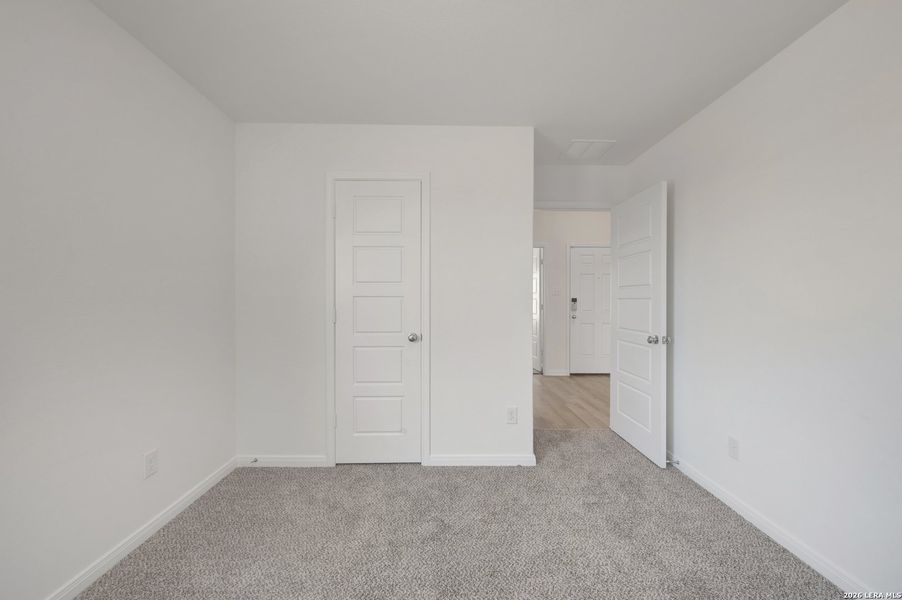 Spacious, unfurnished interior of a new home in Meadows at Clear Springs, New Braunfels (Image 30).