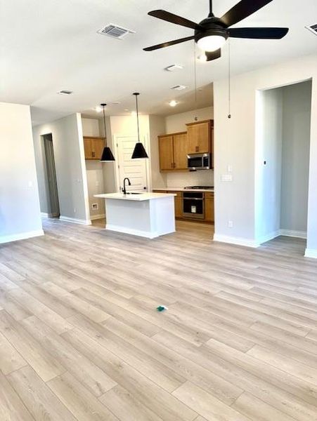 Spacious, unfurnished interior of a new home in Heritage, Dripping Springs (Image 29).