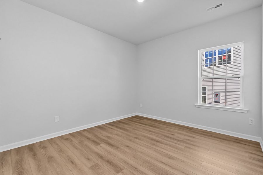 Spacious, unfurnished interior of a new home in Fieldstone, Lexington (Image 33).