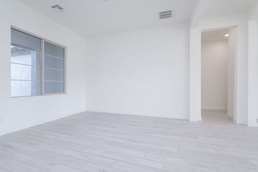 Spacious, unfurnished interior of a new home in Whispering Hills, Laveen (Image 9).