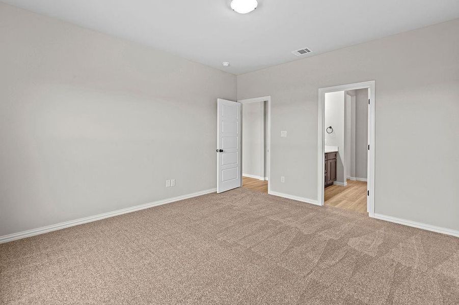 Spacious, unfurnished interior of a new home in Trails of Fossil Creek, Fort Worth (Image 28).