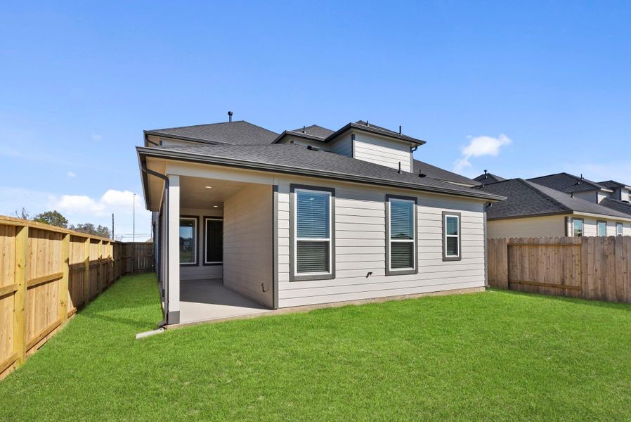 Exterior details and patio area of a home in Grand Oaks Village, Houston (Image 3).