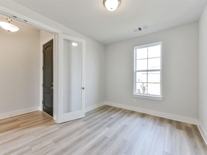 Spacious, unfurnished interior of a new home in Lago Mar, Texas City (Image 17).