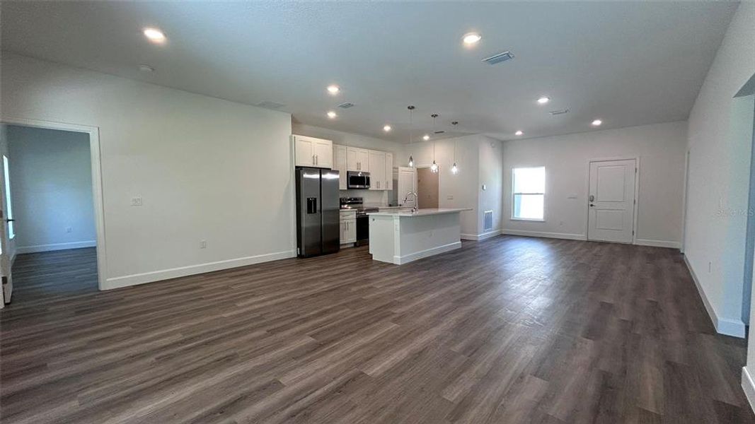 Spacious, unfurnished interior of a new home in , Ocala (Image 14).