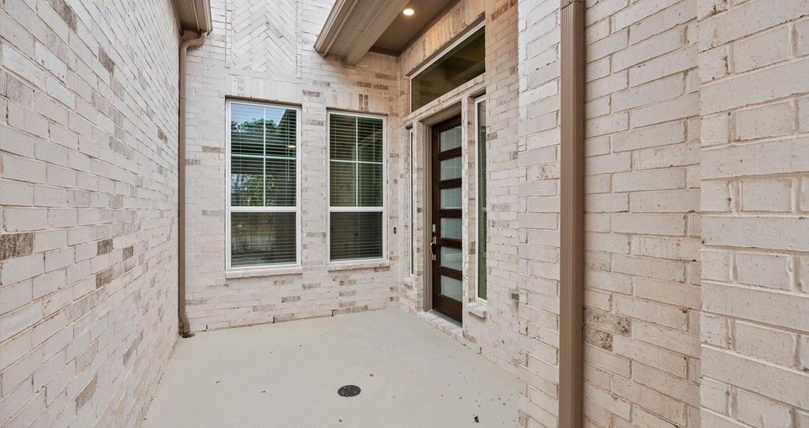 Exterior details and patio area of a home in Meyer Ranch, New Braunfels (Image 3).