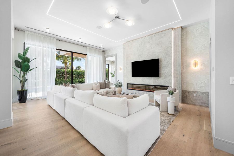 2240_Date_Palm_Road_07