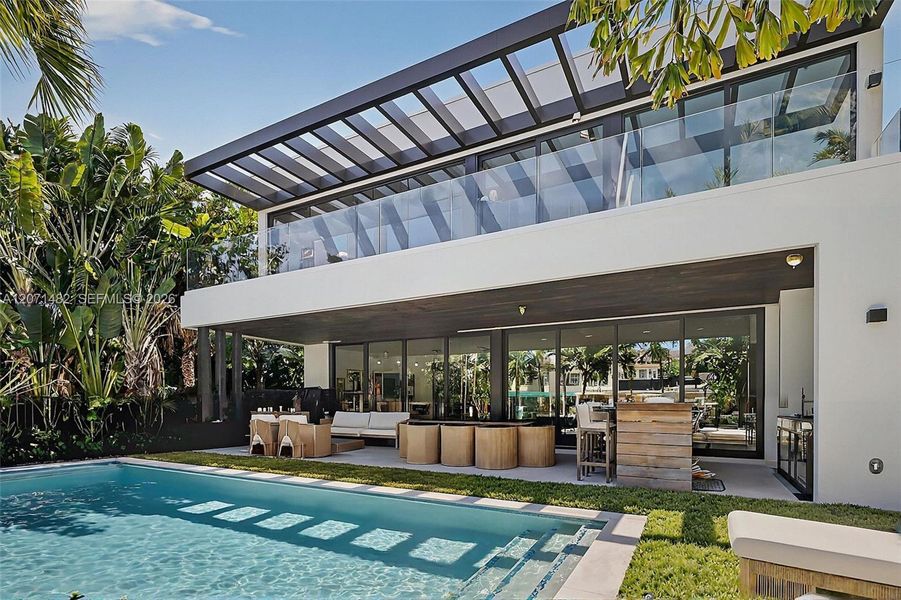 Exterior details and patio area of a home in , Fort Lauderdale (Image 29).