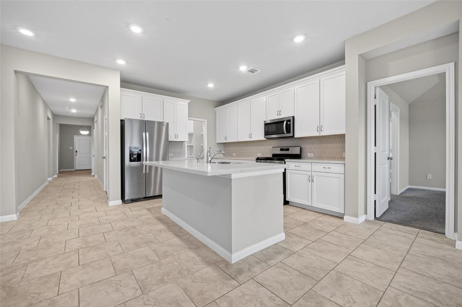 Furnished interior view inside a new home in , Texas City (Image 10).