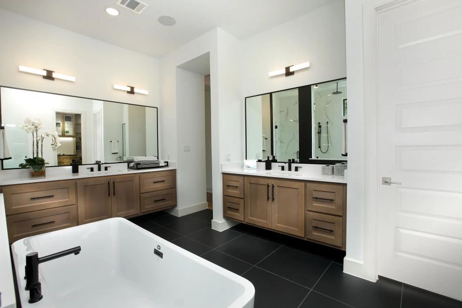 The Lynmar II Primary Bath