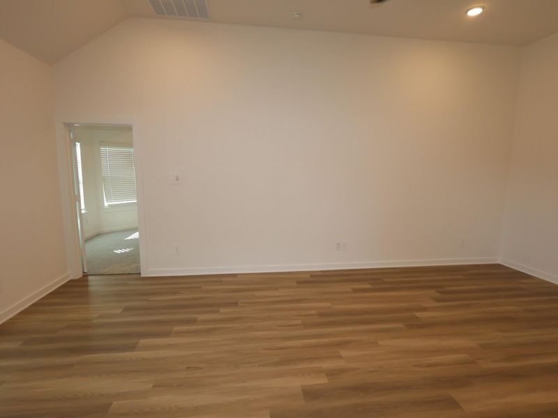 Spacious, unfurnished interior of a new home in Moran Ranch, Willis (Image 15).
