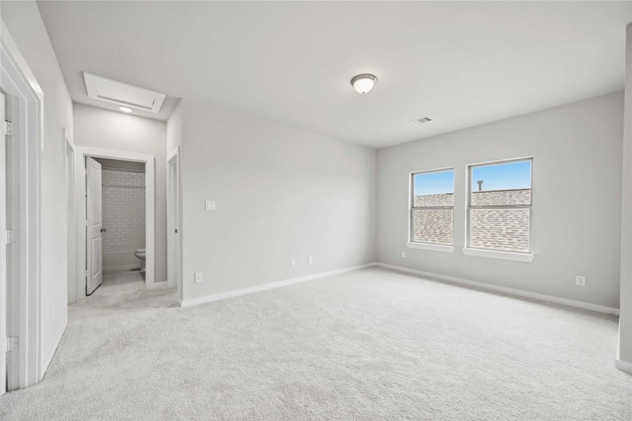 Spacious, unfurnished interior of a new home in Sunterra 40, Katy (Image 11).