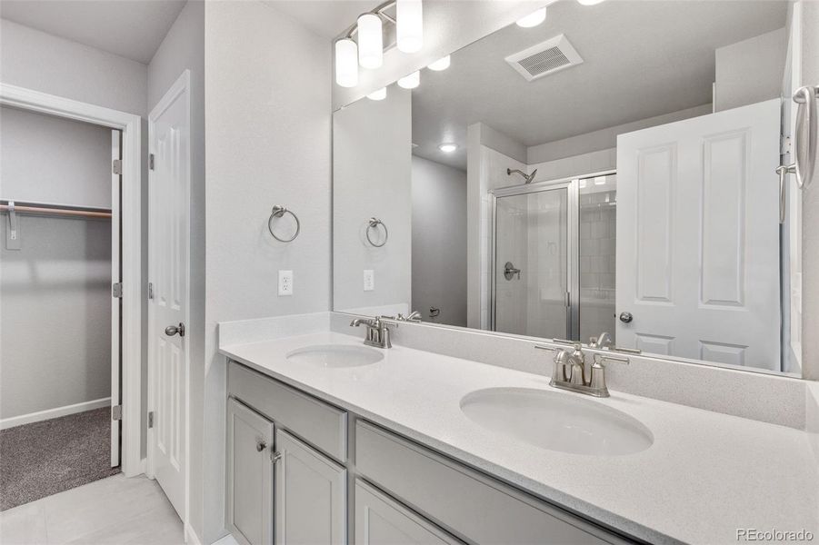 Furnished interior view inside a new home in Spring Valley, Longmont (Image 9).