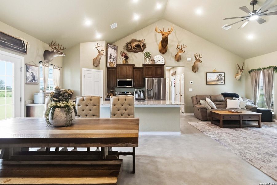 Furnished interior view inside a new home in , Sabinal (Image 11).