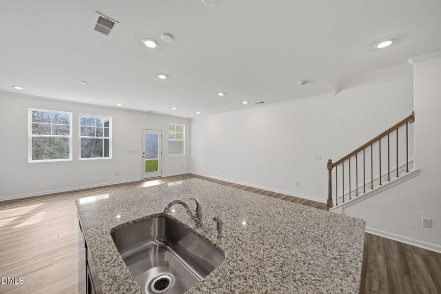 SUN_Everlee_Pic_CarsonII_QMI_259_Kitchen