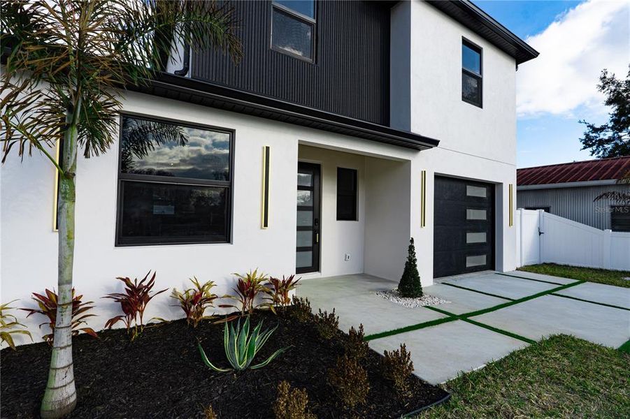 Exterior details and patio area of a home in , Tampa (Image 3).