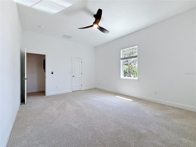 Spacious, unfurnished interior of a new home in , St. Petersburg (Image 22).