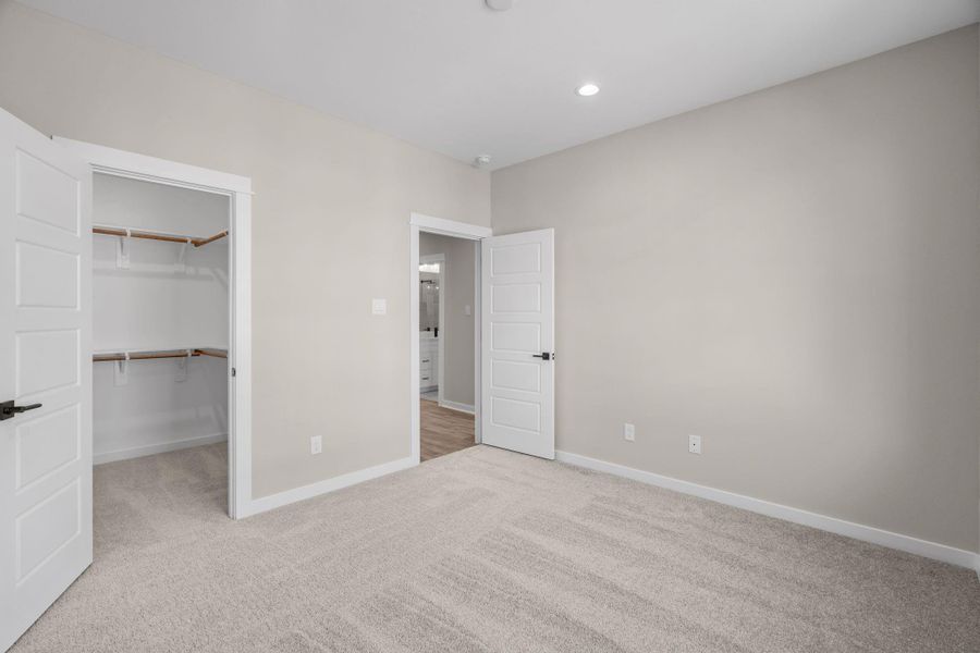 Spacious, unfurnished interior of a new home in , Houston (Image 35).