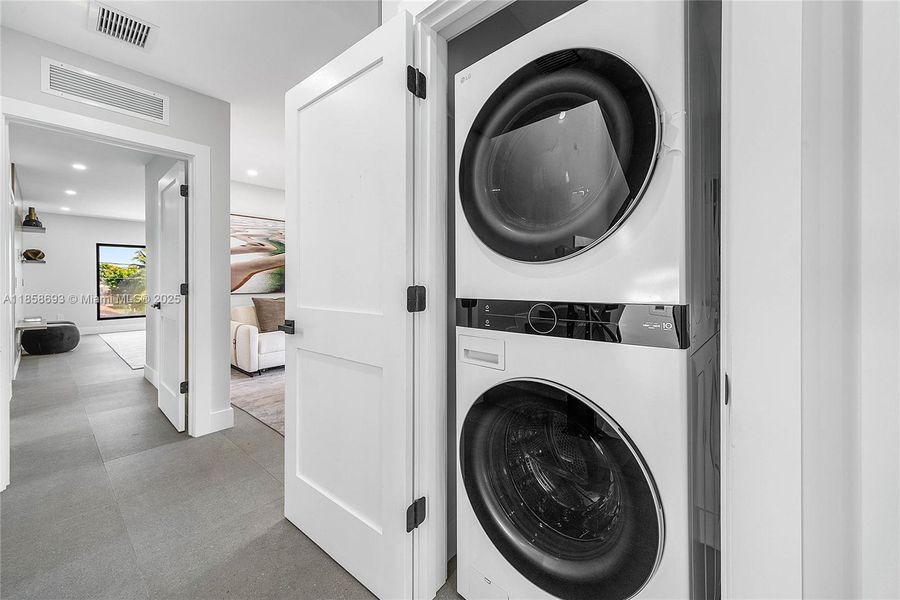 Close-up of interior finishes inside a home in , Pompano Beach (Image 20). Close-up of interior finishes inside a home in , Pompano Beach (Image 20).