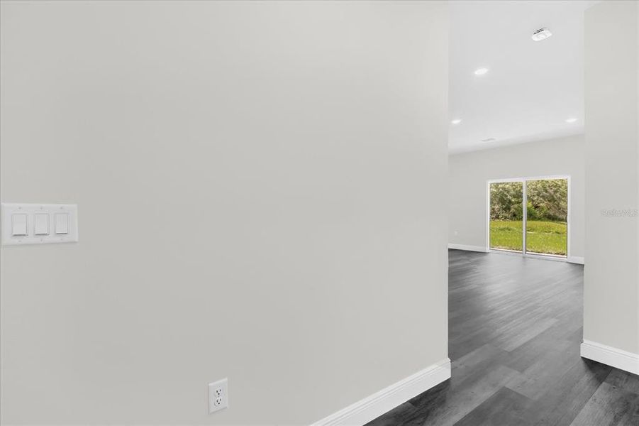Spacious, unfurnished interior of a new home in , Ocala (Image 16).