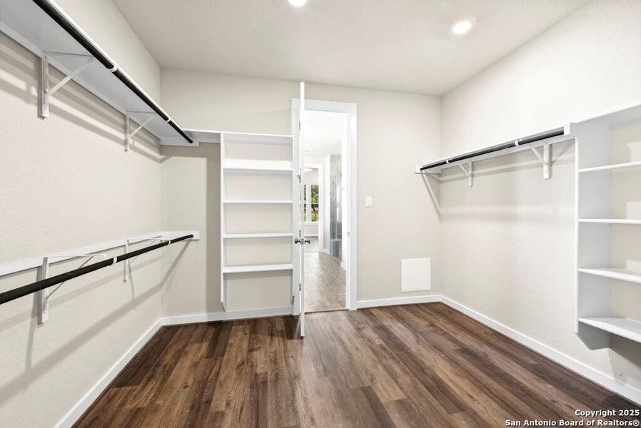 Spacious, unfurnished interior of a new home in The Crossvine, Schertz (Image 13).