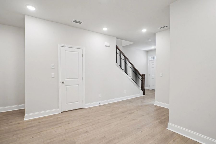 Spacious, unfurnished interior of a new home in Promenade at Clari Park, Murfreesboro (Image 9).