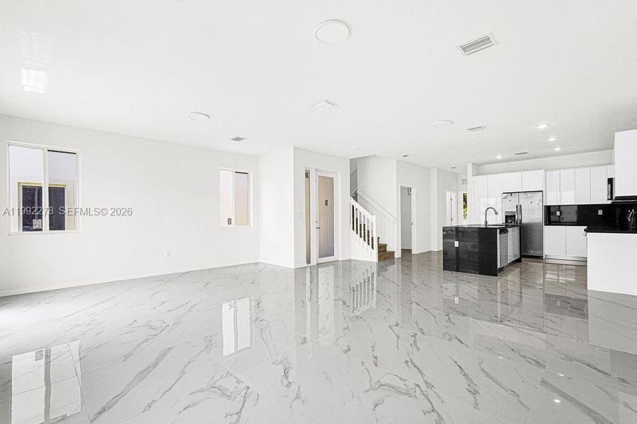 Spacious, unfurnished interior of a new home in , Miami (Image 59).