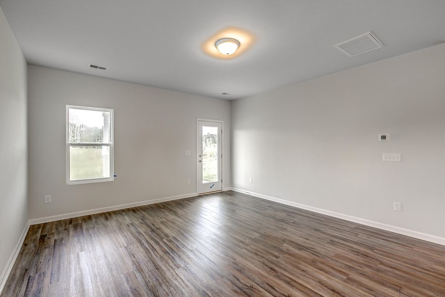 Spacious, unfurnished interior of a new home in Six Oaks, Summerville (Image 40).