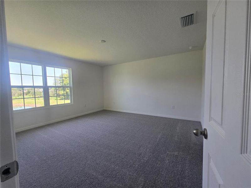 Spacious, unfurnished interior of a new home in , St. Cloud (Image 6).
