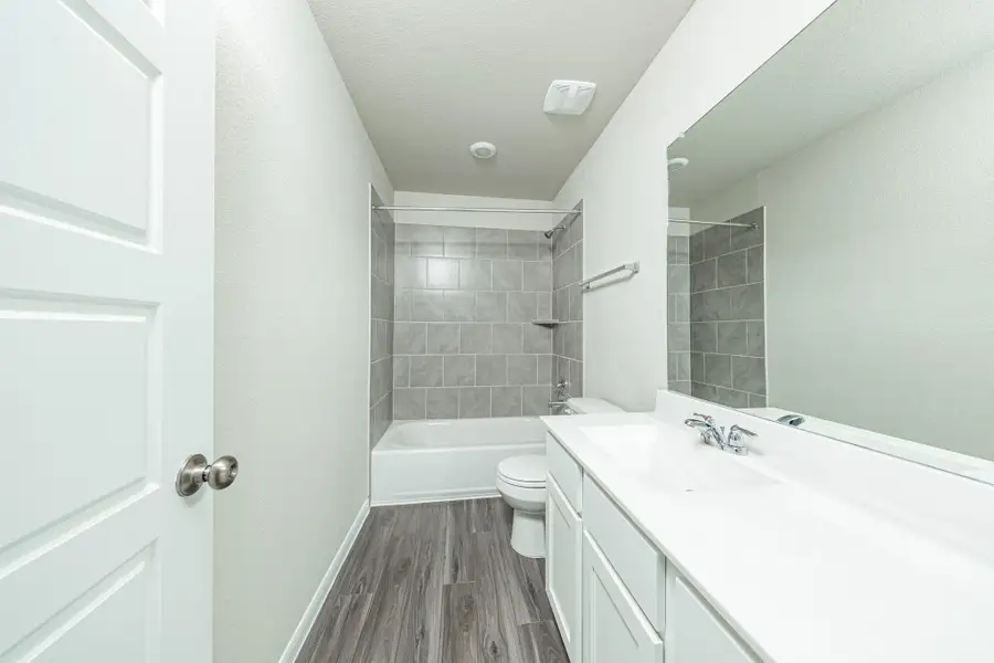 Furnished interior view inside a new home in River Ranch, Dayton (Image 8).