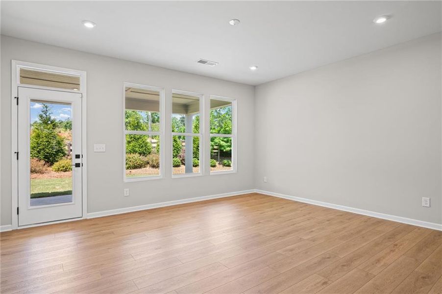 Spacious, unfurnished interior of a new home in Laurel Farms, Dallas (Image 12).