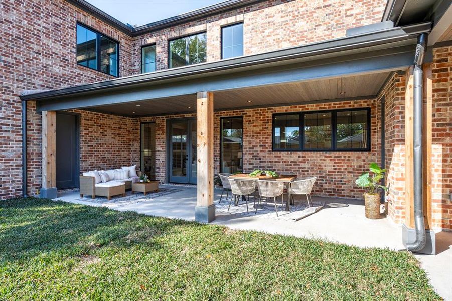 Exterior details and patio area of a home in , Dallas (Image 24).